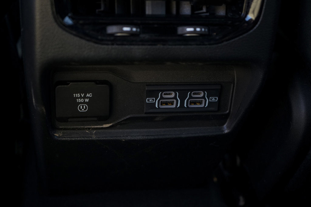 Used 2024 Jeep Grand Cherokee Altitude AWD/4WD image 24