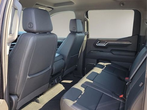 Used 2024 GMC Sierra 1500 SLT image 9