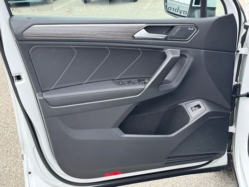 Certified 2023 Volkswagen Tiguan SEL R-Line image 34