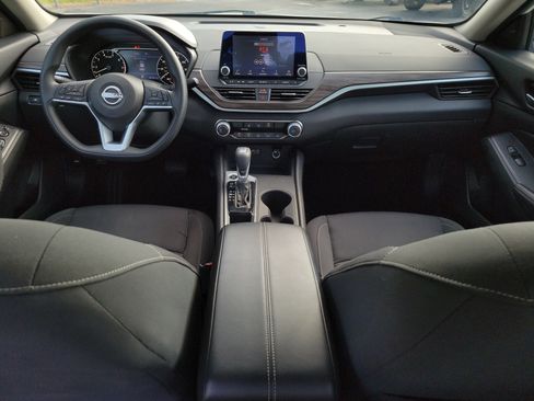 Used 2025 Nissan Altima 2.5 SV FWD image 18