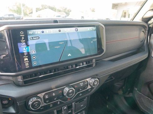 Certified 2024 Jeep Gladiator Rubicon w/ Technology Group image 18