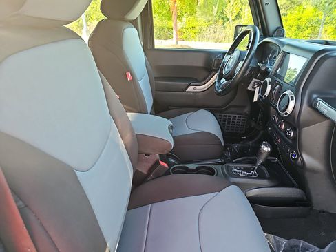 Used 2013 Jeep Wrangler Unlimited Sahara w/ Dual Top Group AWD/4WD image 10