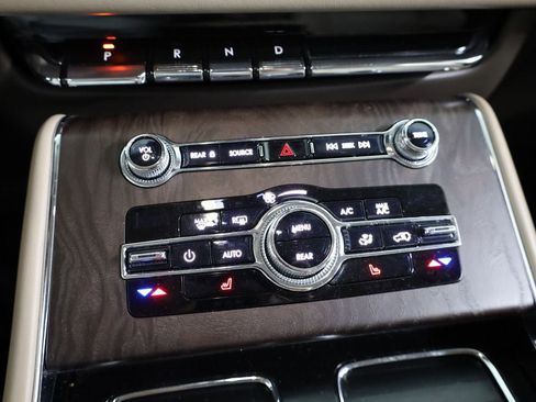 Used 2020 Lincoln Aviator Reserve image 27