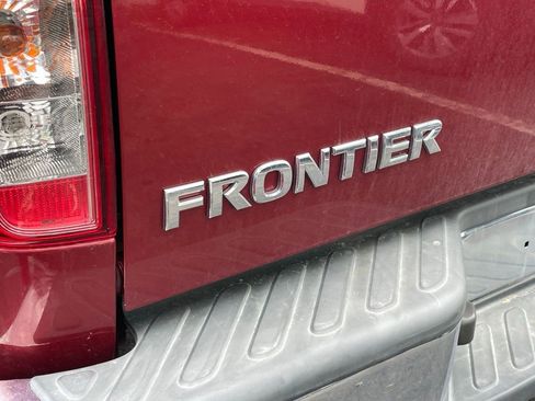 Certified 2019 Nissan Frontier SV image 3