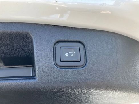 New 2026 Chevrolet Blazer EV LT AWD/4WD image 18