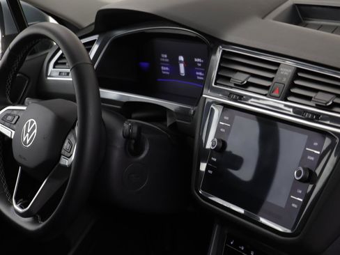 Certified 2022 Volkswagen Tiguan SE image 19