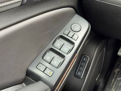 Used 2019 Chevrolet Tahoe LT w/ LT Signature Package image 32