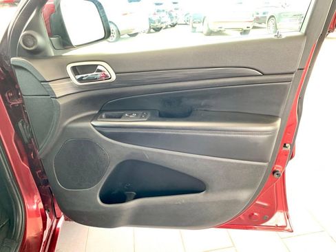 Used 2022 Jeep Grand Cherokee Laredo X AWD/4WD image 28