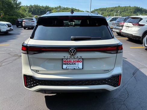 Used 2025 Volkswagen Tiguan SE R-Line AWD/4WD image 6