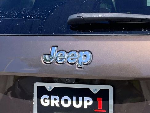 Used 2019 Jeep Grand Cherokee Overland AWD/4WD image 28
