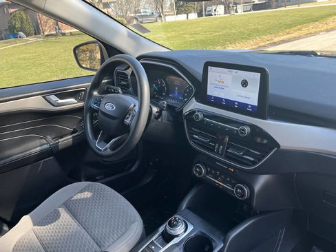 Used 2021 Ford Escape SE image 19