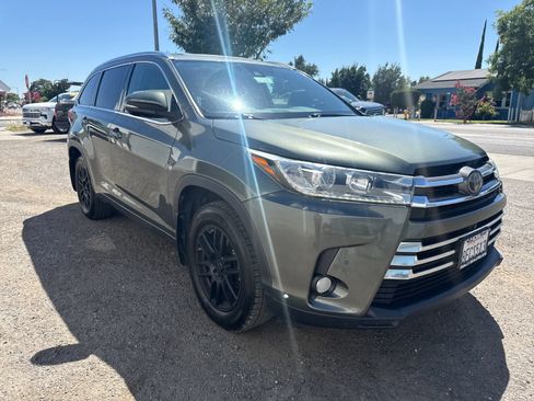 Used 2018 Toyota Highlander Limited Platinum AWD/4WD image 7