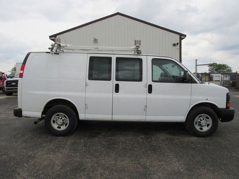 Used 2015 Chevrolet Express 2500 RWD image 1