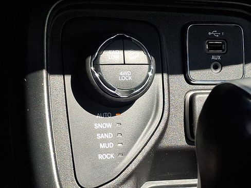 Used 2019 Jeep Compass Trailhawk w/ Cold Weather Group AWD/4WD image 23