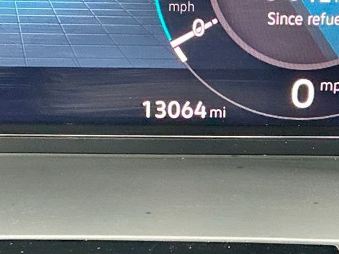 Certified 2025 Volkswagen Atlas Cross Sport SE image 31