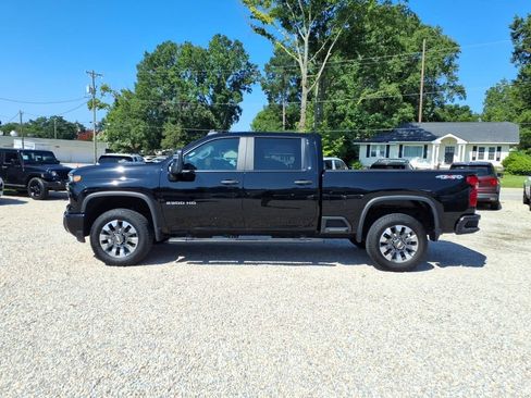 Used 2024 Chevrolet Silverado 2500 Custom w/ Custom Value Package AWD/4WD image 4