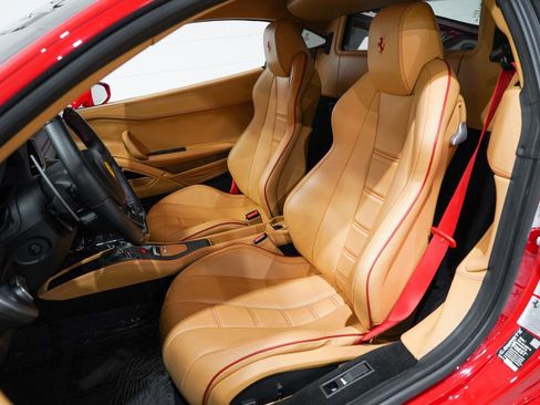 Used 2015 Ferrari 458 Italia image 9