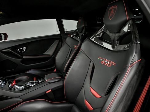 Used 2021 Lamborghini Huracan EVO image 26