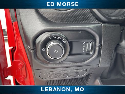 Used 2025 Jeep Wrangler Unlimited Rubicon AWD/4WD image 17