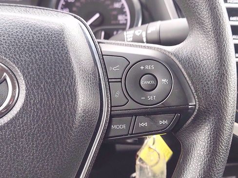 Certified 2019 Toyota Camry LE image 21