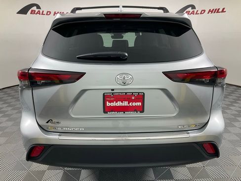 Used 2024 Toyota Highlander XLE image 5