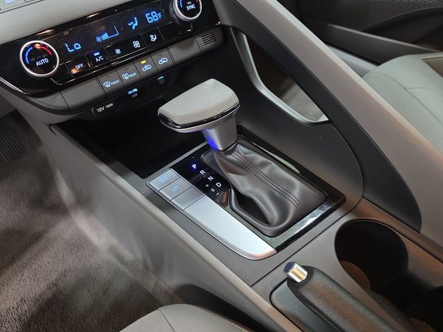 Used 2024 Hyundai Elantra SEL FWD image 25