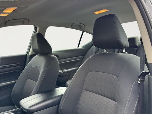 Used 2024 Nissan Altima 2.5 SV image 17