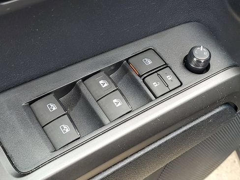 Used 2020 Toyota Tacoma TRD Off-Road w/ Technology Package AWD/4WD image 17