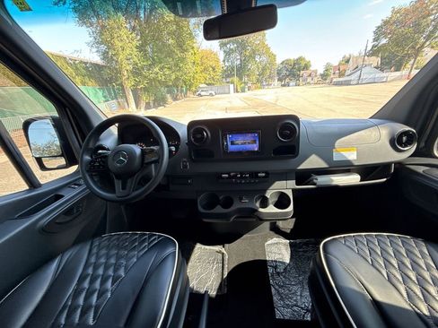 Used 2019 Mercedes-Benz Sprinter 170 w/ Driver Convenience Package image 22