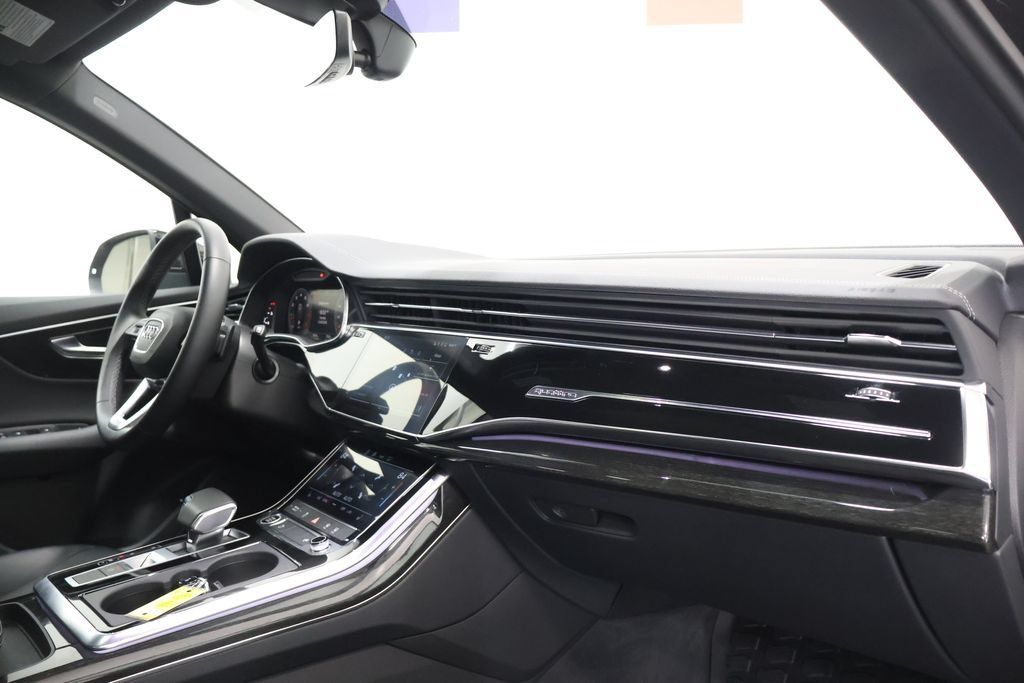 Used 2025 Audi Q7 3.0T Premium w/ Convenience Package AWD/4WD image 23