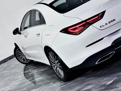 Used 2022 Mercedes-Benz CLA 250 4MATIC image 13