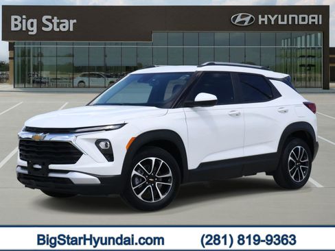 Used 2025 Chevrolet TrailBlazer LT w/ Convenience Package image 1