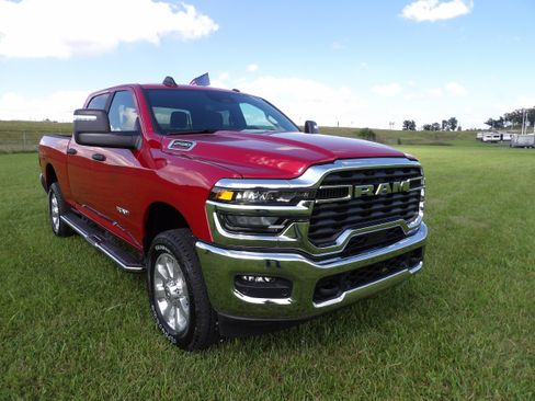 Used 2026 RAM 2500 Big Horn AWD/4WD image 5