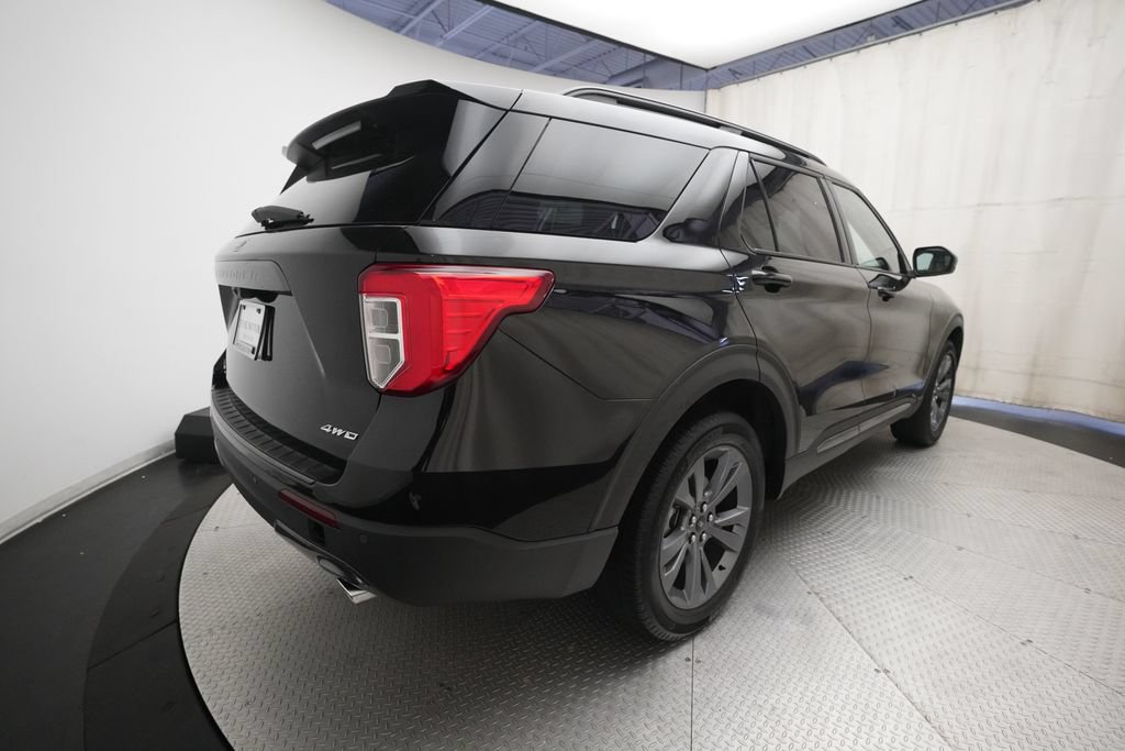 Used 2023 Ford Explorer XLT w/ Equipment Group 202A AWD/4WD image 14
