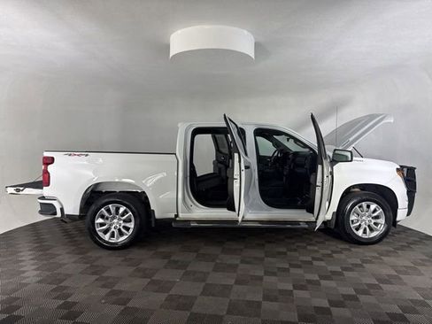 Used 2025 Chevrolet Silverado 1500 Custom image 26