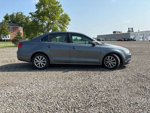 Used 2013 Volkswagen Jetta SE FWD image 12
