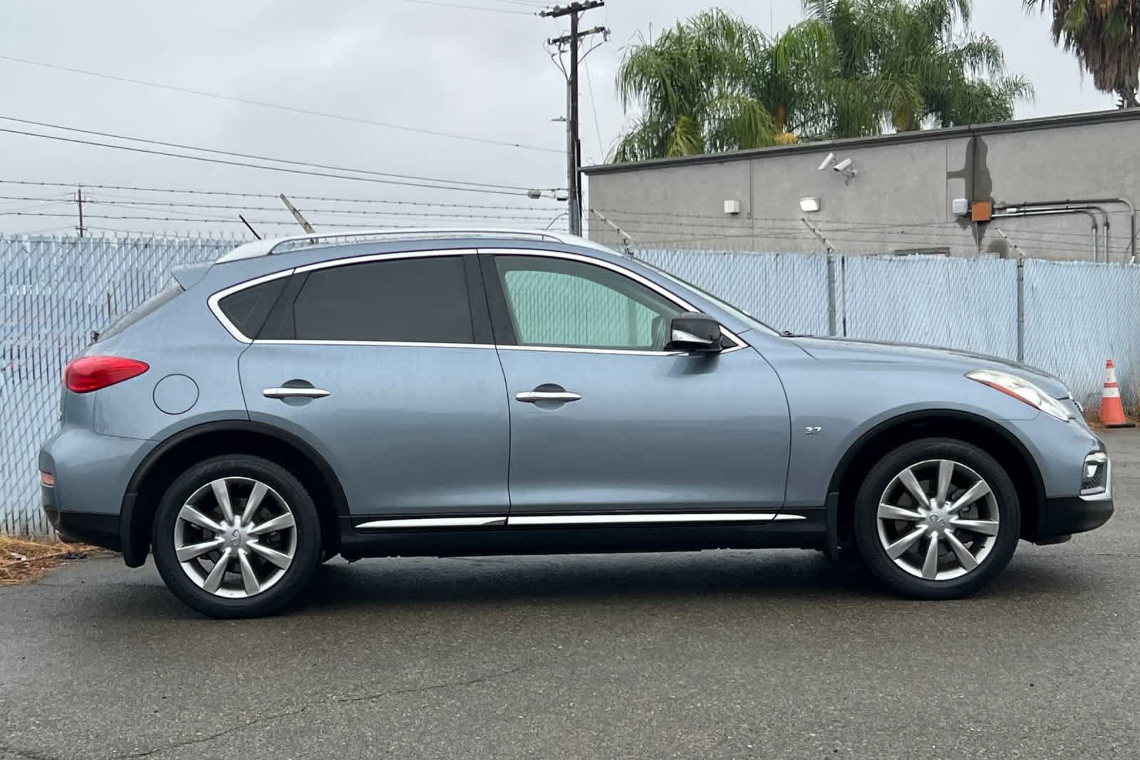 Used 2017 INFINITI QX50 2WD w/ Premium Plus Package image 6