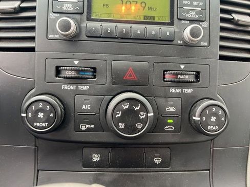 Used 2012 Kia Sedona LX image 19