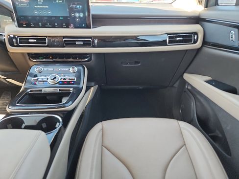 Used 2022 Lincoln Nautilus Reserve image 11