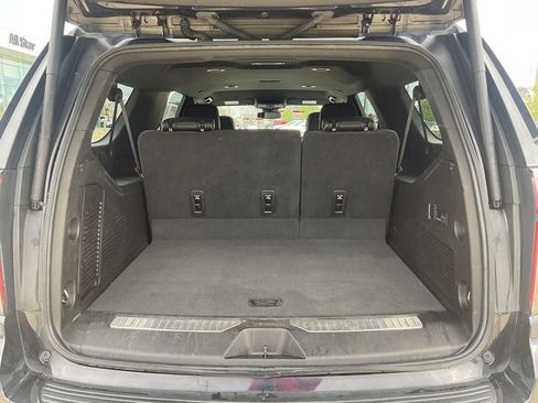 Used 2023 Chevrolet Suburban Premier image 11