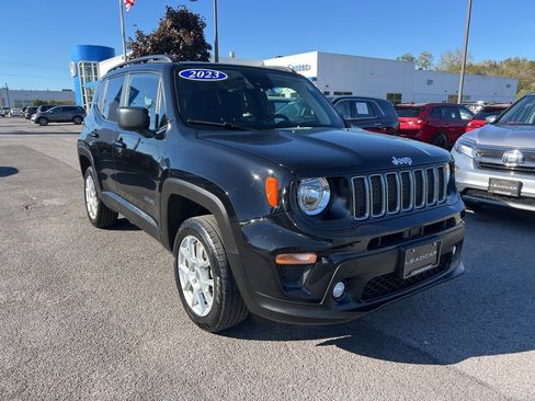 Used 2023 Jeep Renegade Latitude w/ Premium Group image 7