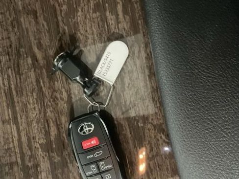 Used 2026 Toyota Sienna Limited image 22