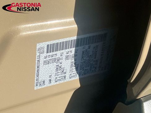 Used 2025 Nissan Rogue SV image 39