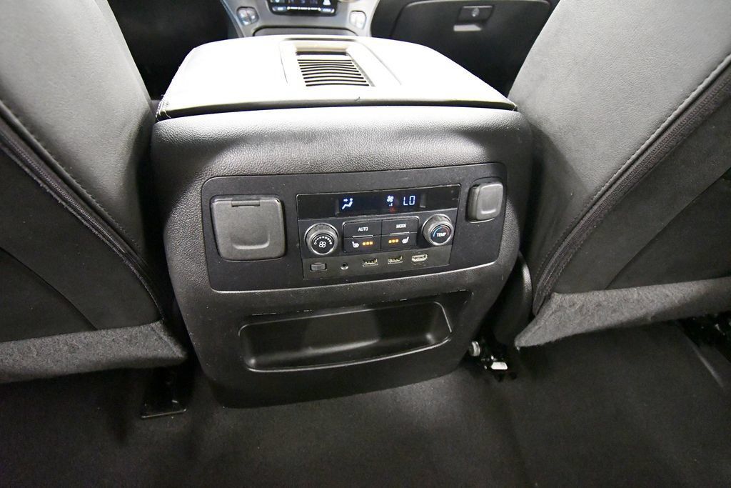 Used 2020 GMC Yukon Denali w/ Denali Ultimate Package AWD/4WD image 16