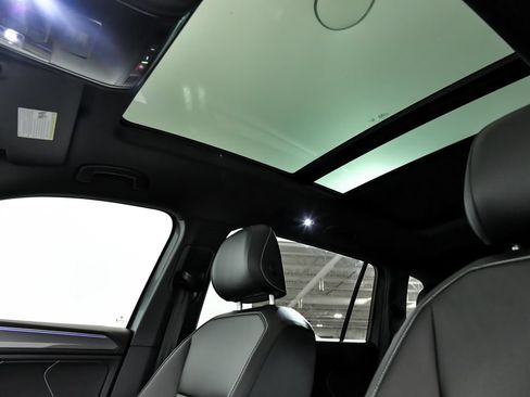 Certified 2024 Volkswagen Tiguan SE R-Line AWD/4WD image 9