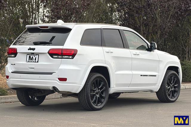 Used 2022 Jeep Grand Cherokee Laredo X AWD/4WD image 4