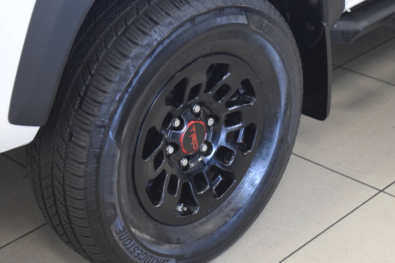 Used 2017 Toyota Tacoma TRD Pro AWD/4WD image 28