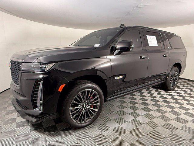 Used 2024 Cadillac Escalade ESV V AWD/4WD image 2