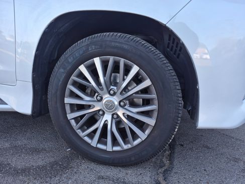 Used 2018 Lexus LX 570 4WD image 17