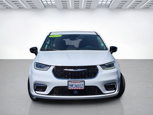 Used 2024 Chrysler Pacifica Limited FWD image 2